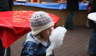 9 Sandra mit Zuckerwatte