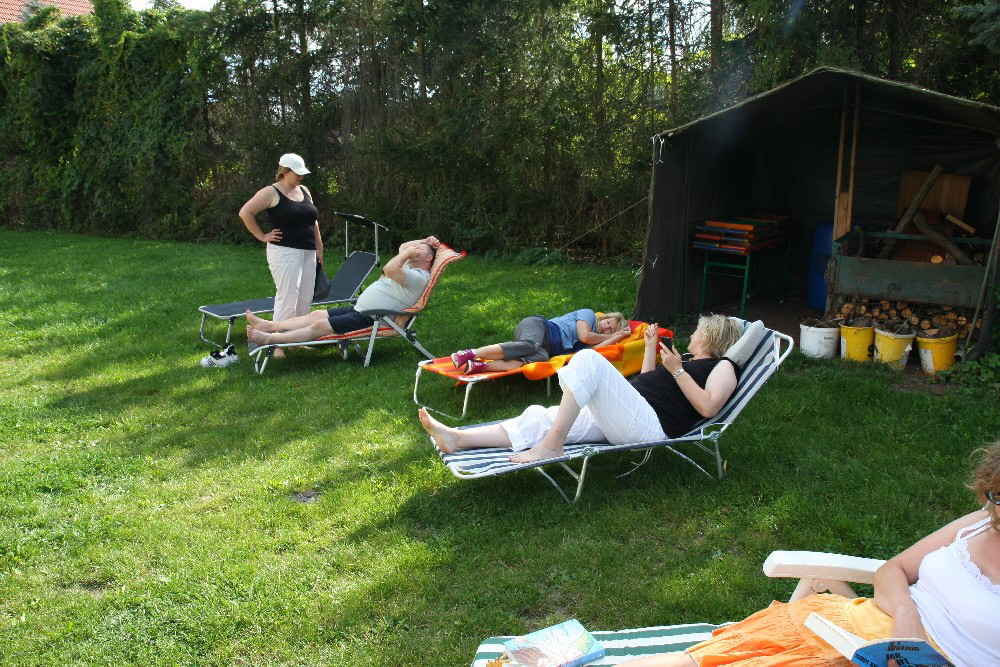 010 Die Gruppe entspannt