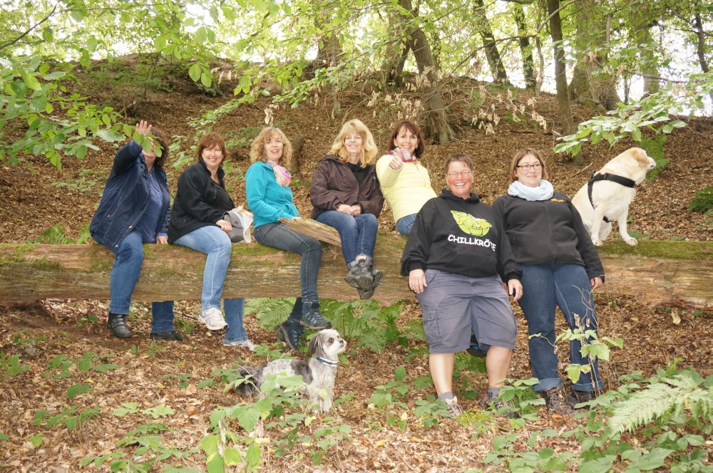 012 Frauen auf dem Baum