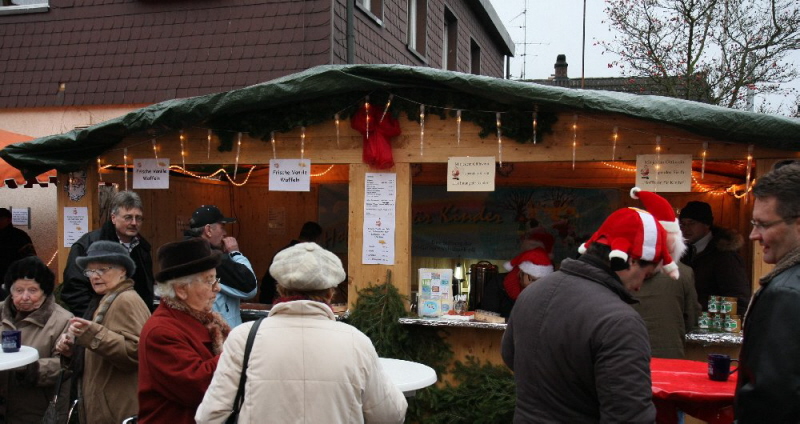 13 Der Gl�hwein- und Waffelstand