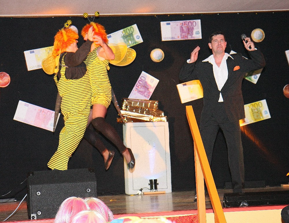 025 Biene M., Wille und der Gott