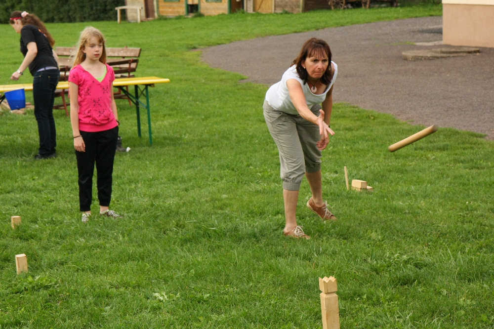 033 Yvonne beim Cubspiel