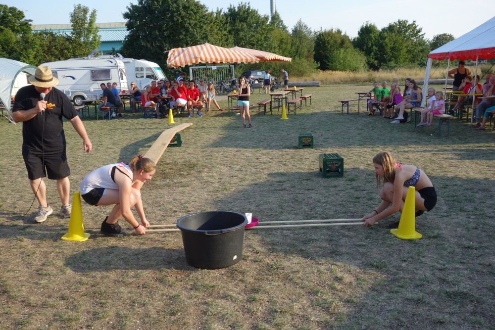 038 Servierknige Niemand