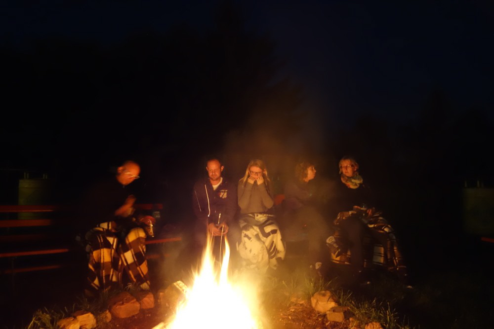 053 Maniacs am Feuer