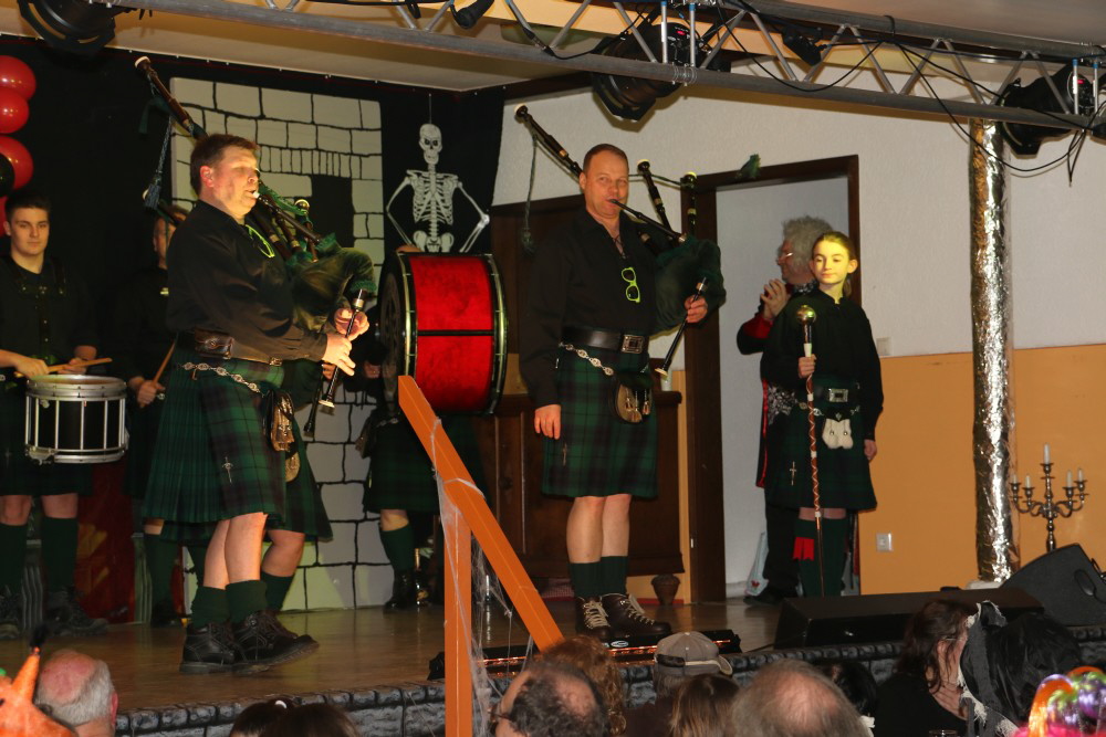 060 Green Pipes and Drums