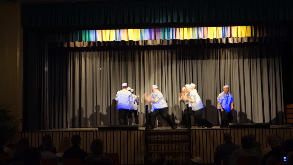 070 Dancing Maniacs