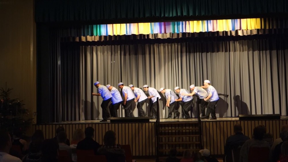 072 Dancing Maniacs