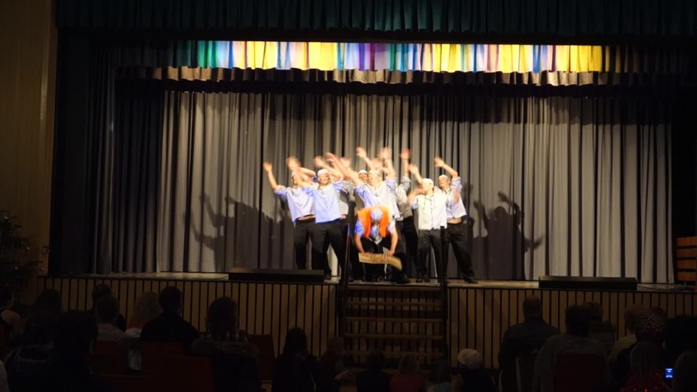075 Dancing Maniacs
