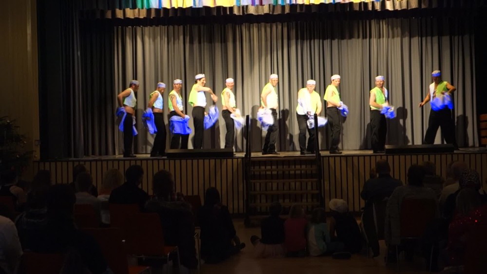 076 Dancing Maniacs