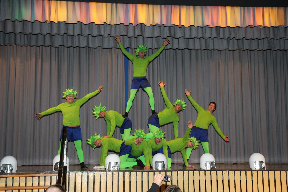 092 Dancing Maniacs