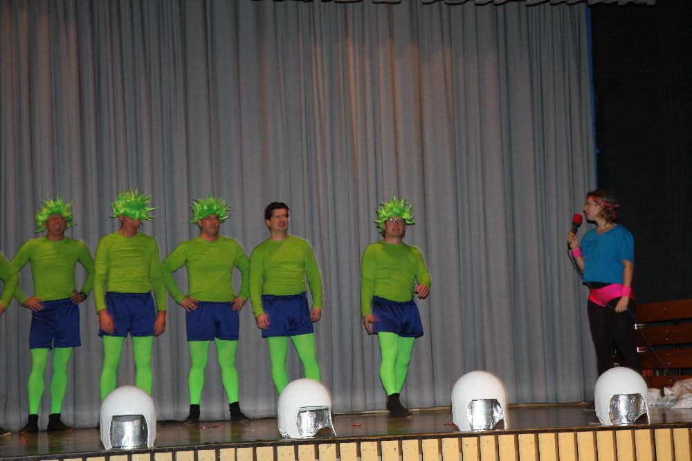 094 Dancing Maniacs