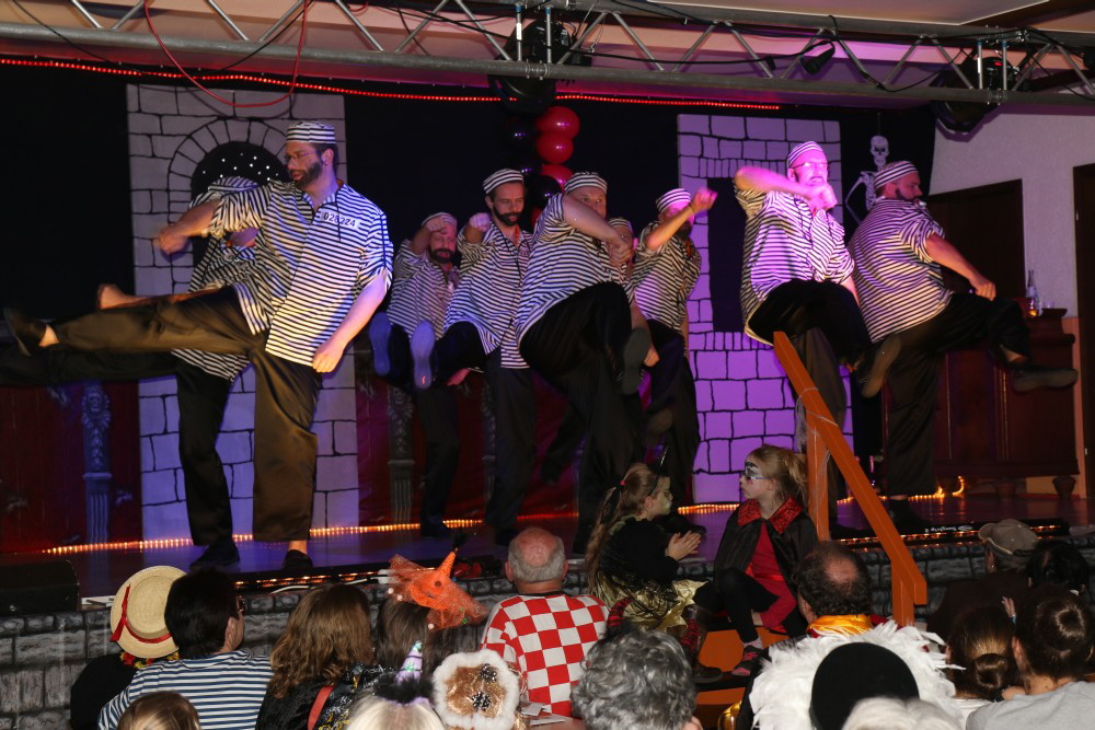 099 Dancing Maniacs