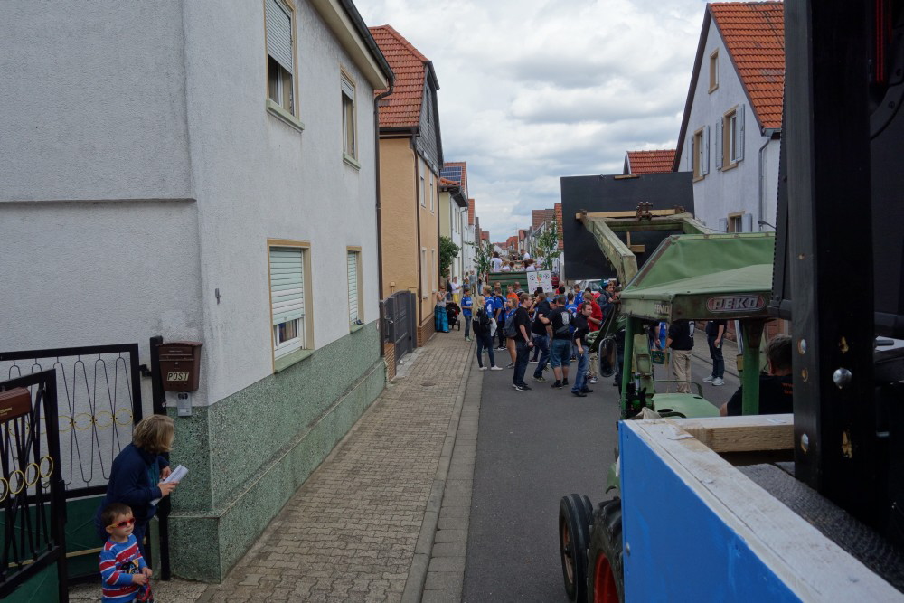 09 Der Umzug hat begonnen