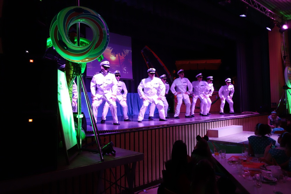 105 Dancing Maniacs SN 2016