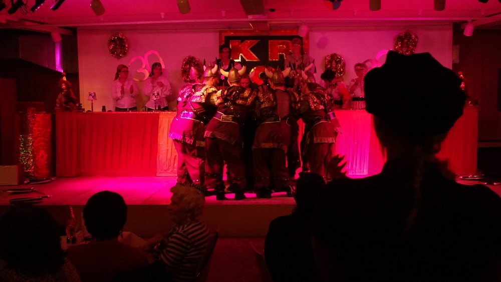 13 Damensitzung KCR