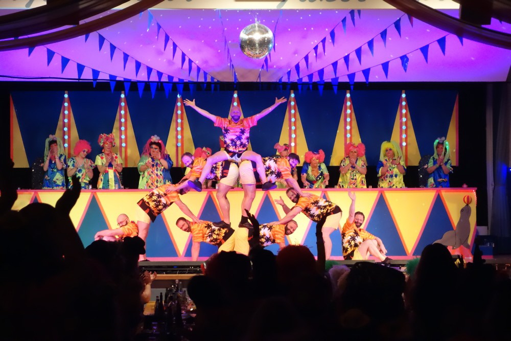 13 Zweite Damensitzung Astheim