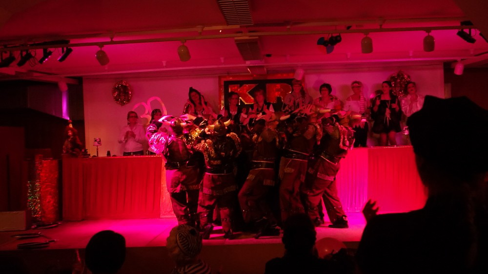 15 Damensitzung KCR
