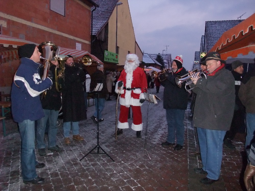 16 Der Nikolaus und die Weihnachtsblser