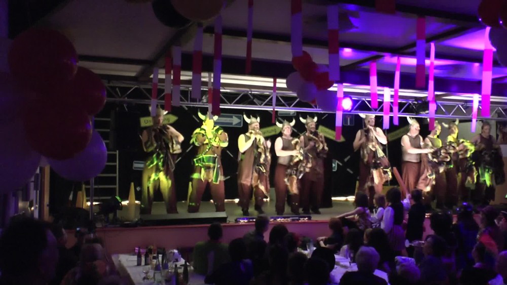 176 Dancing Maniacs