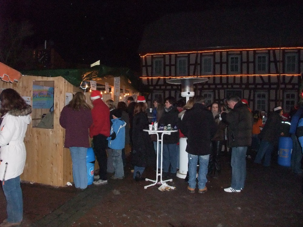 18 Der Weihnachtsmarkt am Abend