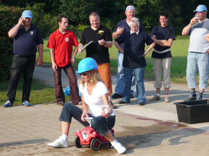 21 Bobbycarrennen Damenelferr. Bbo