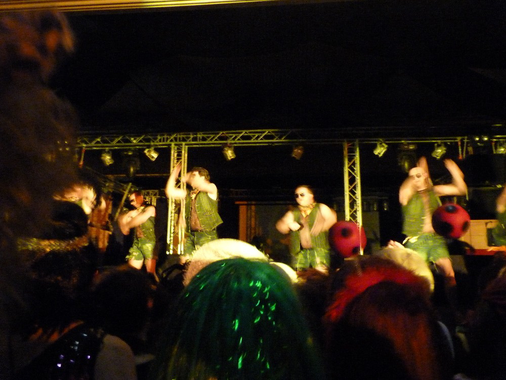 23 Follow the leader