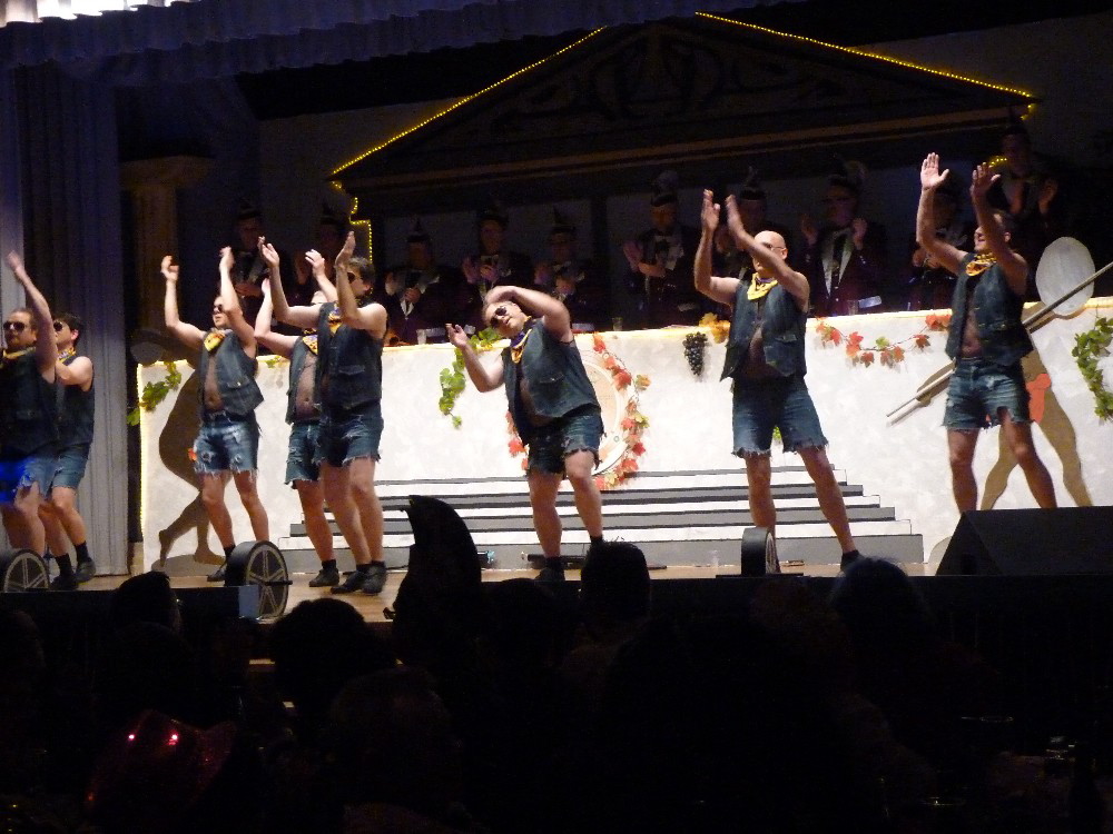 32 Follow the leader