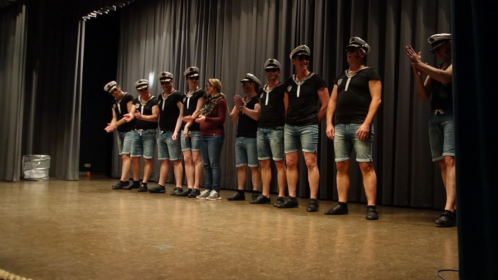 38 Dancing Maniacs 2016