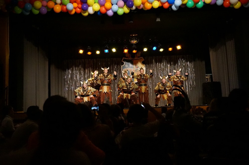 43 Dancing Maniacs in Hchst