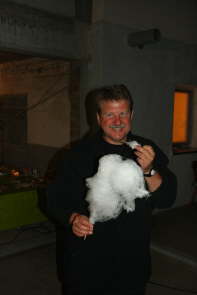 59 Rdiger isst Zuckerwatte