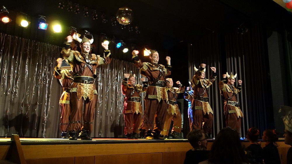 61 Dancing Maniacs in H�chst