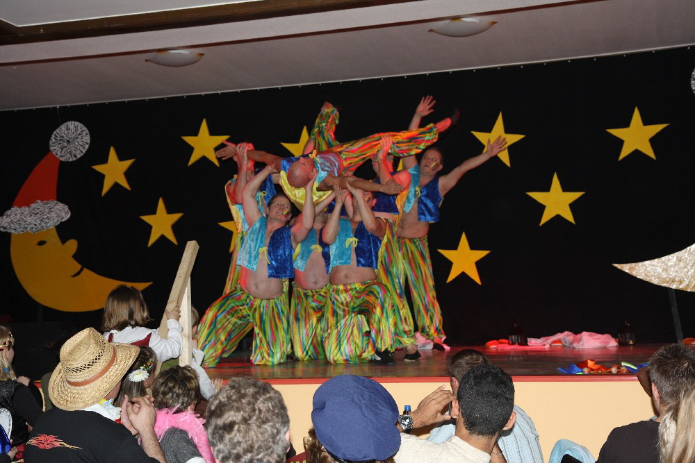 56 Dancing Maniacs