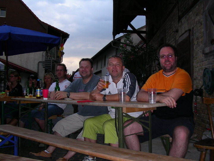 5 Die Fans in Reihe 1 links