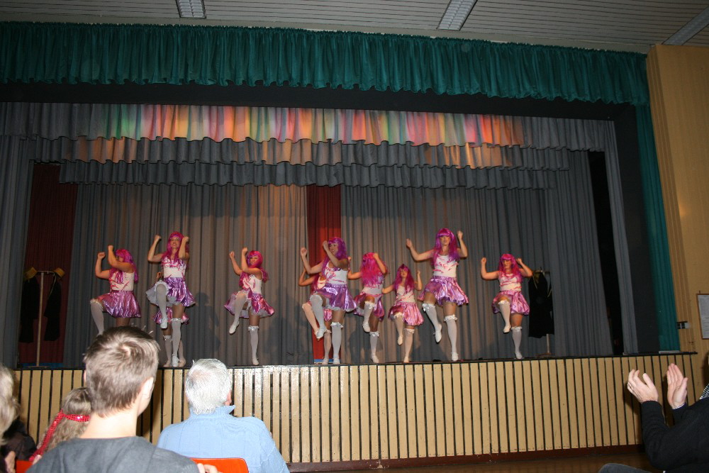 24 Puppen in Worfelden