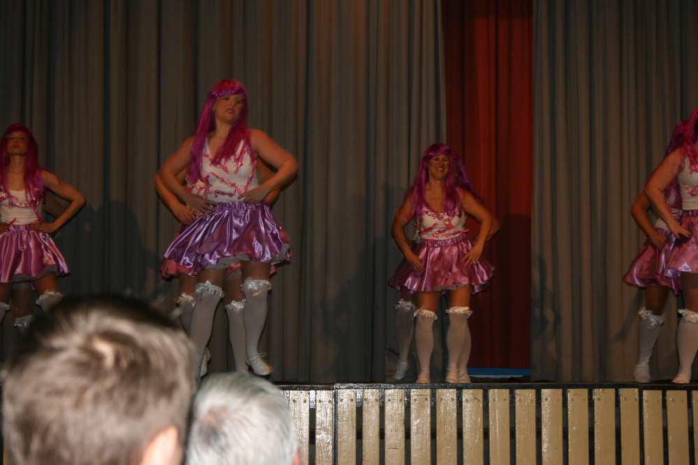 27 Puppen in Worfelden