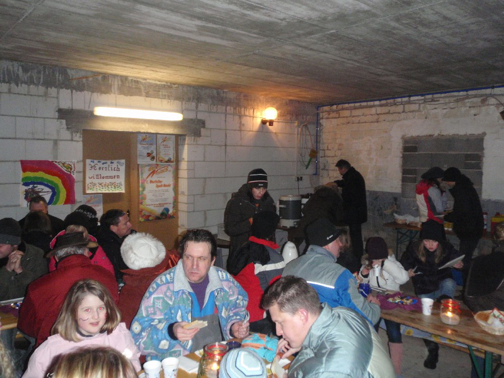 42 Die Wanderer im Bachgrund